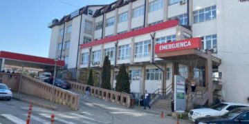 Vdes në QKUK i aksidentuari javë më parë në Prishtinë