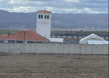 Ministria e Mbrojtjes merr në menaxhim pronat e Aeroportit të Dumoshit në Podujevë