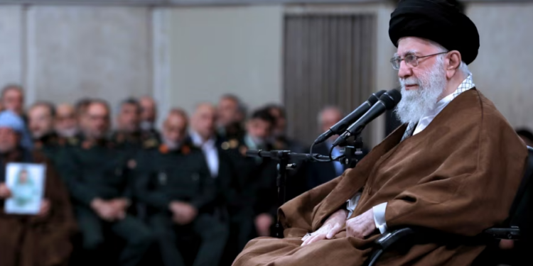 Khamenei zotohet se do të ketë përgjigje për sulmet ndaj Iranit dhe aleatëve