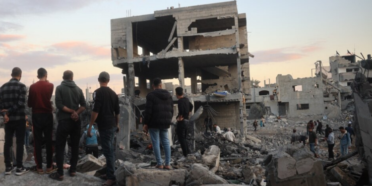 Sulmet izraelite vrasin 15 njerëz në Gazë, thonë zyrtarët shëndetësorë