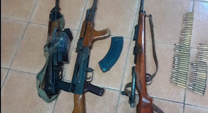 Arrestohet një person në Zveçan, iu gjet në shtëpi një pushkë e granatë dore