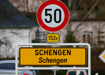 Mijëra migrantë me azil të refuzuar morën para për të lëshuar Gjermaninë