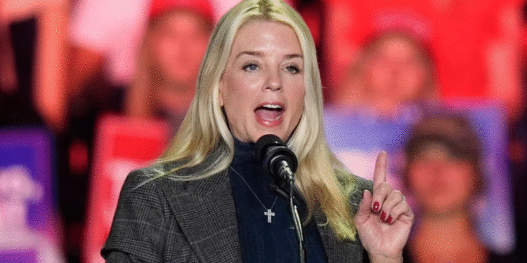 Trump e zgjedh Pam Bondin për prokurore të Përgjithshme të SHBA-së