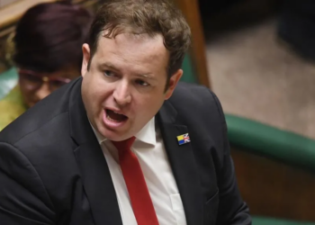 Doughty kërkon që kryerësit e sulmit në Zubin Potok të mbahen përgjegjës