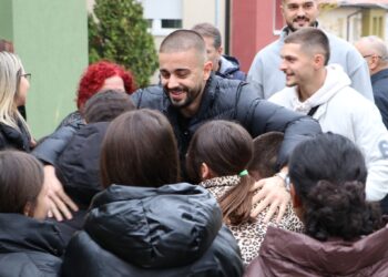 Zhegrova, Muriq e Muslija vizitojnë fëmijët në SOS Fshatin