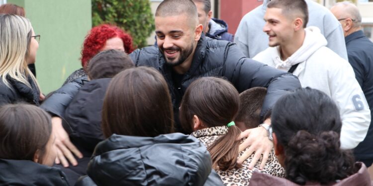 Zhegrova, Muriq e Muslija vizitojnë fëmijët në SOS Fshatin