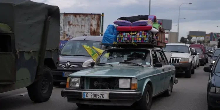 Hyn në fuqi armëpushimi Izrael-Hezbollah, mijëra njerëz fillojnë të kthehen në Libanin jugor