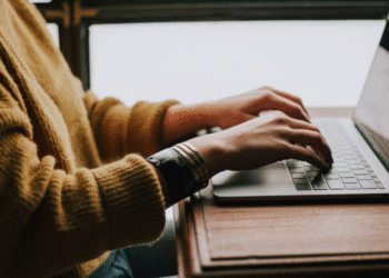 Studimi: Qëndrimi ulur për orë të gjata mund të dëmtojë shëndetin e zemrës