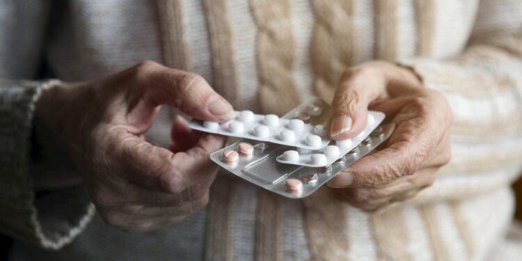 Kujdes me antibiotikët – zbuloni çfarë i bëjnë stomakut dhe kockave