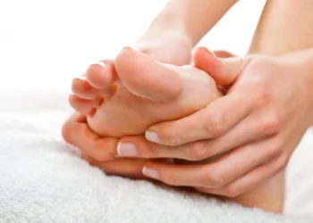 Ngërçet te gishtërinjtë – arsyet përse shfaqen dhe si t’i trajtoni