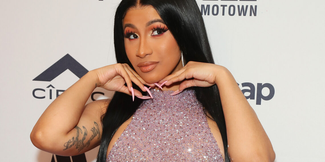 ​Cardi B ngacmon fansat për emrin e foshnjës së saj të tretë