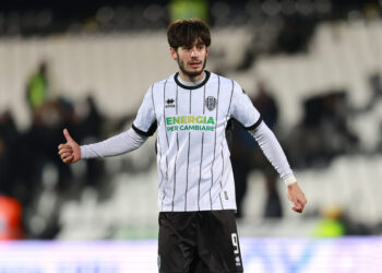 Shpendi gati ta lë Shqipërinë për Italinë