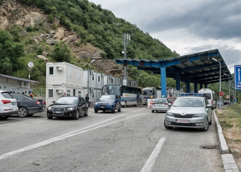 U ofroi para të gatshme policëve, arrestohet një person te Dheu i Bardhë