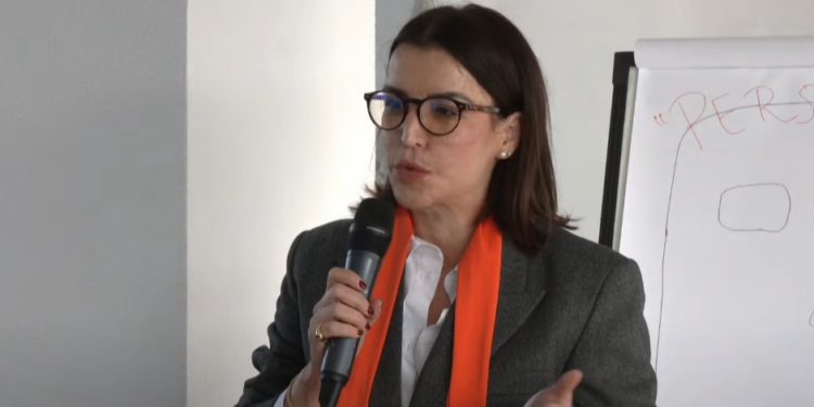 Rrëfimi i Vilma Dules – E dogjën me acid pasi u ngrit në detyrë në një kompani në Tiranë