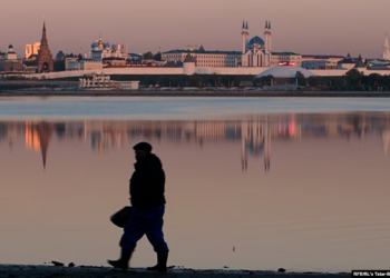 Rusia rrit nivelet e ujërave edhe për prestigj politik