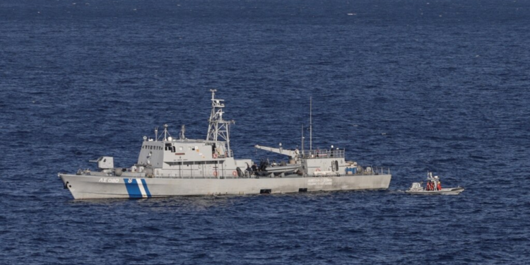 Të paktën tetë emigrantë mbyten në ishullin grek