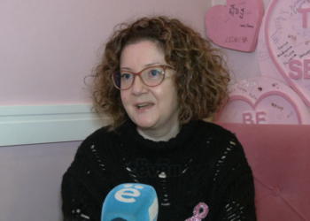 46-vjeçarja rrëfen se si e mposhti kancerin e gjirit