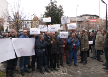 Punëtorët e “Pastrimit” kërkojnë anulimin e tenderit për operatorët privat në Prishtinë