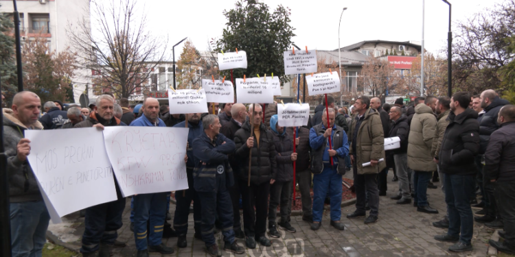 Punëtorët e “Pastrimit” kërkojnë anulimin e tenderit për operatorët privat në Prishtinë