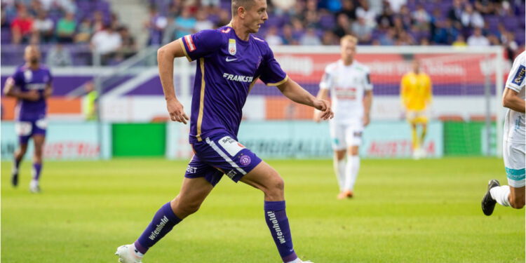 Tri klube pas futbollistit Fisnik Asllani