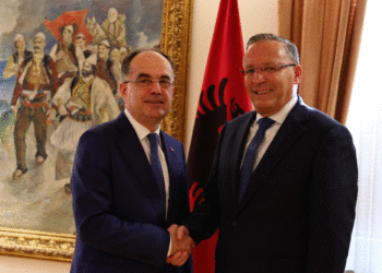 Hamza takon edhe presidentin Begaj për 28 Nëntor: Së bashku, me besim e shpresë ecim përpara