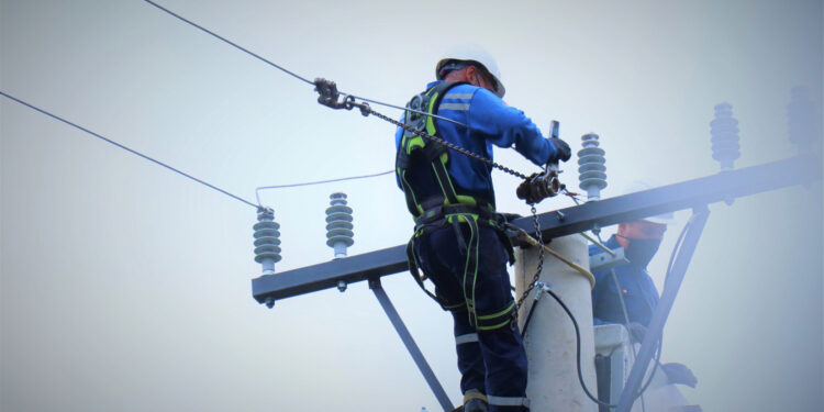 Erërat dhe reshjet shkaktojnë dëme në rrjetin elektrik, KEDS thotë se ekipet janë në teren