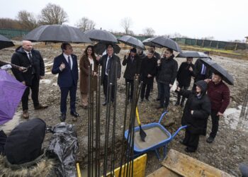 Vendoset gurthemeli i sallës së edukatës fizike në shkollën “Ali Ajeti” në Podujevë