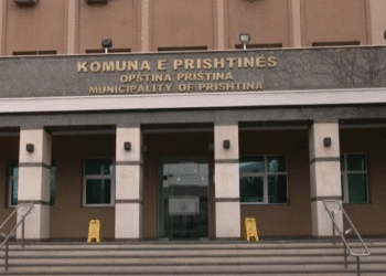 Punëtorët e KRM “Pastrimi” kundërshtojnë shpalljen e tenderit nga komuna për operatorët privatë