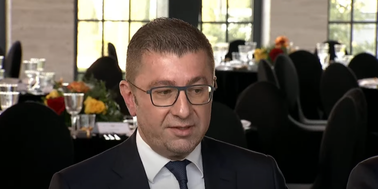 Kryeministri maqedonas: Këtë vit bashkëpunimi ekonomik me Kosovën do të jetë mbi gjysmë miliardë euro