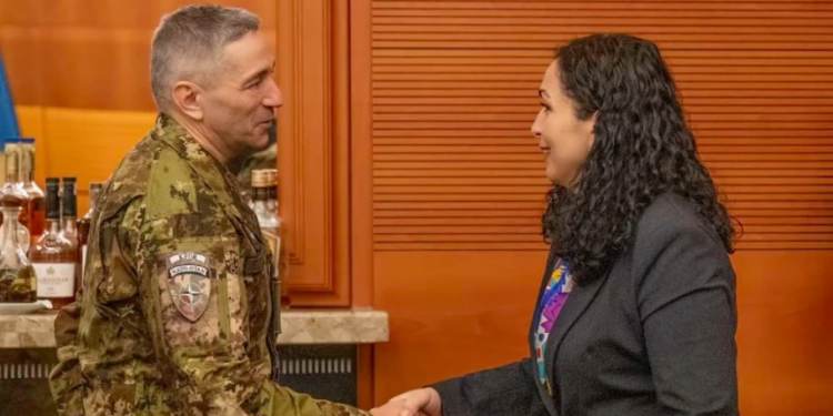 Osmani me komandantin e KFOR-it diskutojnë për situatën aktuale në Kosovë