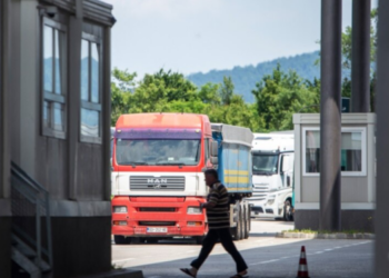 Një doganier dhe një polic arrestohen për korrupsion