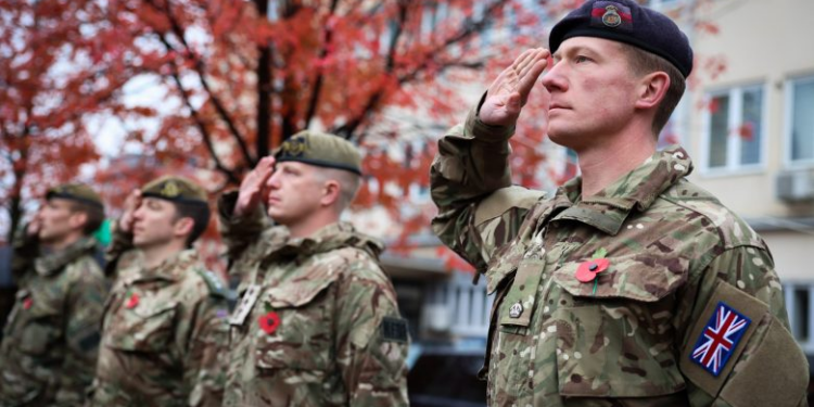 Sot përkujtohen 14 ushtarë britanikë që humbën jetën gjatë shërbimit në Kosovë