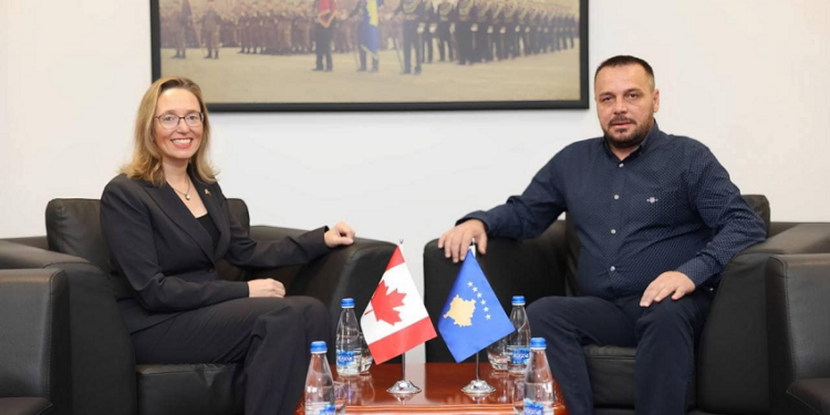 Maqedonci takon ambasadoren e Kanadasë, e falënderon për mbështetje në fushën e sigurisë