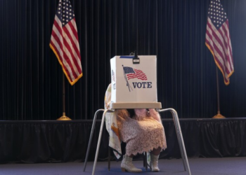 Mbyllën qendrat e votimit edhe në 16 shtete