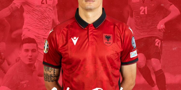 Edhe Roshi tërhiqet nga Shqipëria