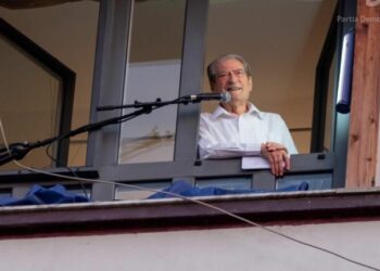 Sali Berisha lirohet nga arresti shtëpiak