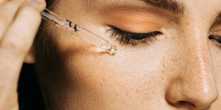 A mund të përdorni retinol nëse keni lëkurë të ndjeshme?