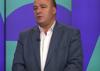 Bulliqi ofron ndihmë financiare për dy vajzat e mitura që u therën në Ferizaj