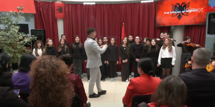 Si është festuar 28 Nëntori në shkollën “ Emin Duraku”, në kryqytet?