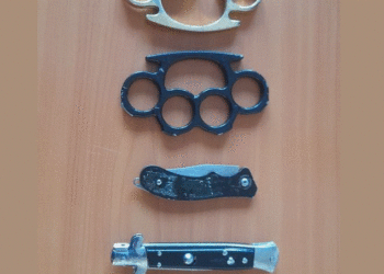 Kontrolle në katër shkolla në Mitrovicë, gjenden thika e boksa hekuri