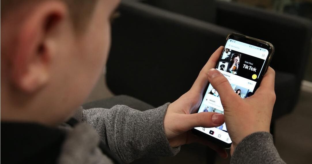 Efekti i rrjeteve sociale tek fëmijët, zgjidhje po shihet edukimi medial në shkolla