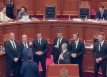 Tensione në Kuvendin e Shqipërisë për vrasjen e 14 vjeçarit