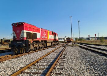 Një person i del trenit përpara, makinisti arriti ta ndalë me kohë trenin