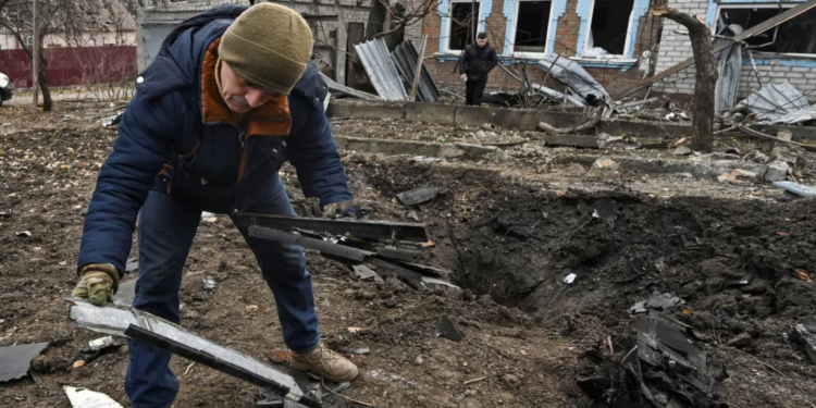 Ukraina thotë se goditi një depo nafte dhe objektiva të tjera ruse