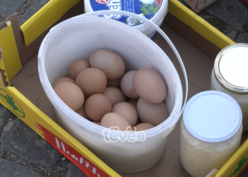 Shtrenjtohen qumështi, vezët dhe mjalti