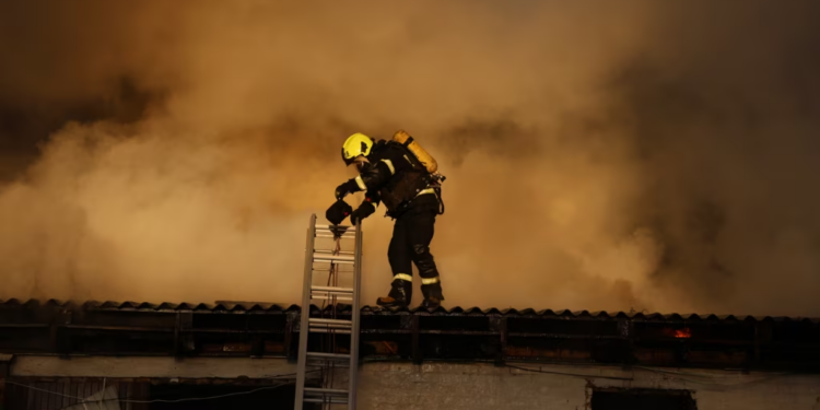 Ukraina thotë se Rusia e ka sulmuar me afër 200 dronë