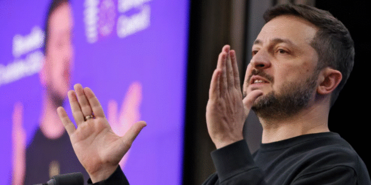 Zelensky: Ukraina u godit me mbi 900 bomba brenda një jave