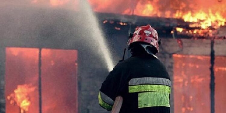 Përfshihet nga zjarri një shtëpi në Suharekë