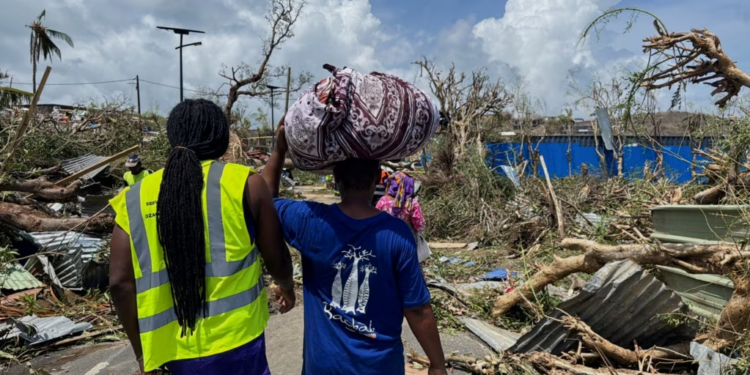 Cikloni në Majot besohet t’i ketë vrarë qindra njerëz