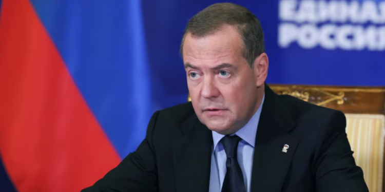 Medvedev i kërcënon zyrtarët e NATO-s, pas vrasjes së gjeneralit rus